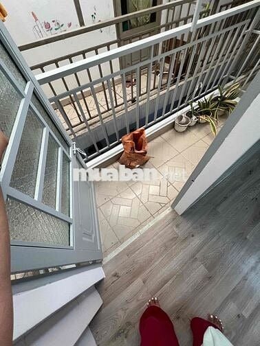 Nhà ban công Nguyễn Văn Linh - kế bên RMIT cho thuê. Full nội thất