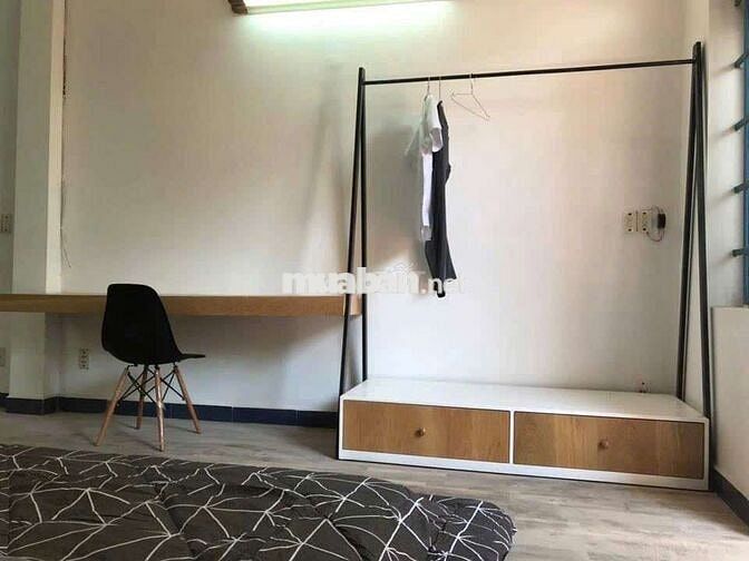 Studio 1 pn tách bếp có full nội thất có ban công  10p ra tới quận 1