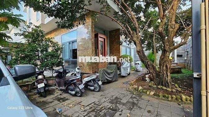 Biệt thự VIP gần 1000m2 Sân Vườn Hồ Bơi 3 tầng Đường Lê Thị Riêng