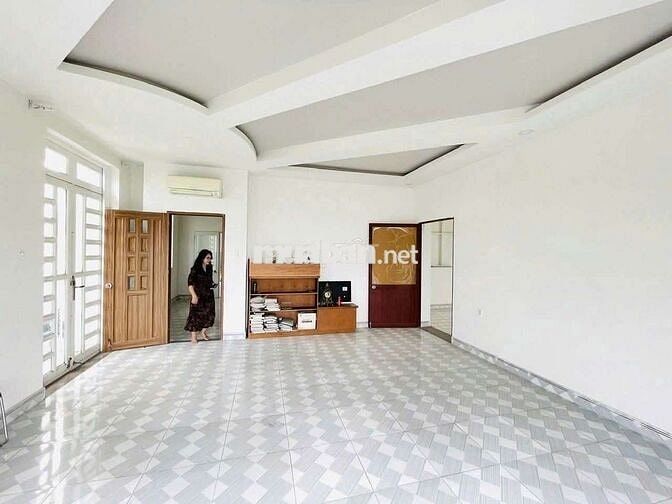 BÁN GẤP BIỆT THỰ VỚI DT LỚN FULL THỔ 368M2.