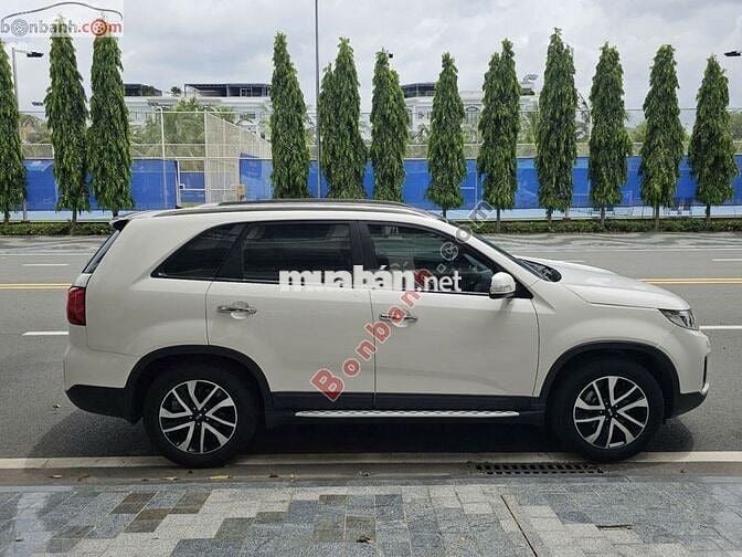 Kia Sorento 2.4 GAT Premium 2021 - 640 Triệu
