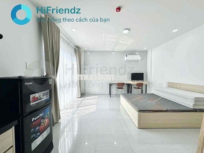 CĂN HỘ FULL NỘI THẤT - GIÁP QUẬN 1, MỚI 100% - THANG MÁY