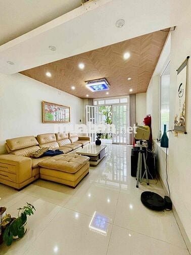 Bán nhà sân vườn sân để được cả xe tăng