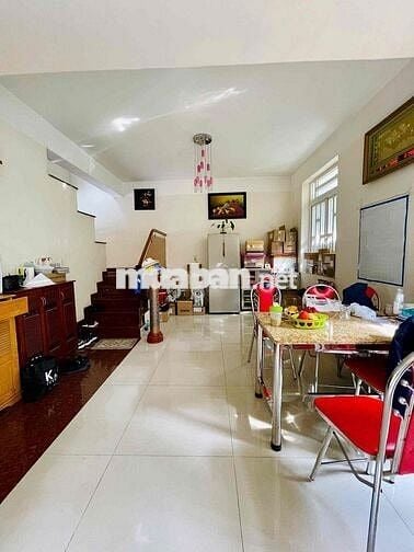 Bán nhà sân vườn sân để được cả xe tăng