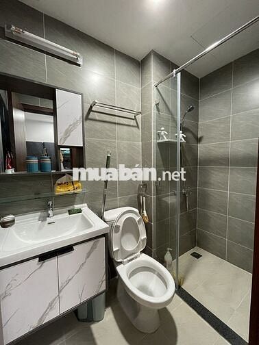 Em Phúc chuyên cho thuê Green river 2pn 2wc đầy đủ nội thất, kế Q5,10.