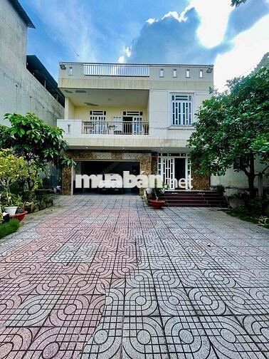 Bán nhà sân vườn sân để được cả xe tăng