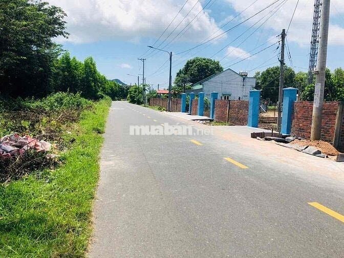 CẦN BÁN GẤP LÔ ĐẤT NHÀ VƯỜN 631M2 NGAY TRUNG TÂM THỊ TRẤN PHƯỚC HẢI, B