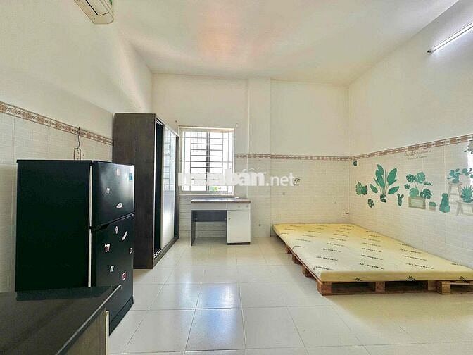 CHO THUÊ STUDIO CỬA SỔ TRỜI NẰM NGAY MẶT TIỀN ĐƯỜNG NƠ TRANG LONG