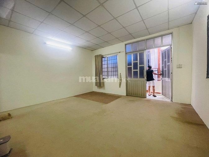 Hẻm An Dương Vương Q5 . 5m dài 9m. 1 Lâu . Giá 10,5tr. Ngay ĐH Sư Phạm
