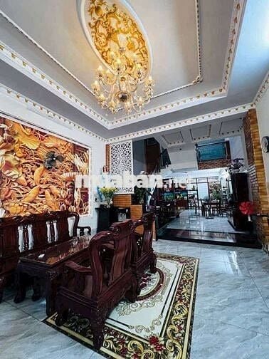 Chính chủ cần bán gấp nhà mặt tiền đường thông