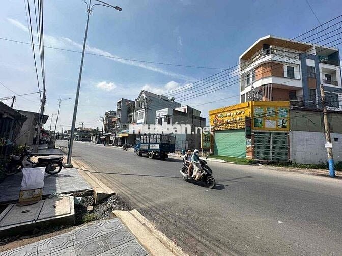 Kẹt ngân hàng bán nhà góc 2 mặt tiền kinh doanh gần Tân Đông Hiệp TPHC