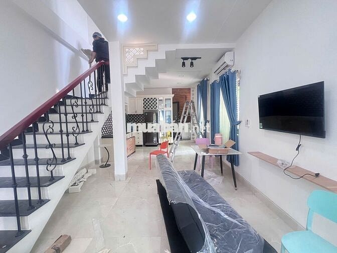 Cho thuê căn góc 2 tầng, 2PN, full nội thất tại Oasis, Mỹ Phước