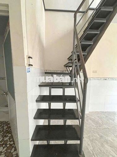 Nhà nguyên căn 4,5tr đường số 18B phường bhhA DT 3,5❌7 trệt 1 lầu đúc