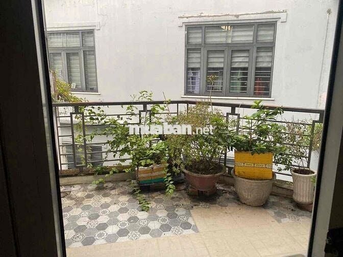 Cho thuê nhà đường Đồng Xoài, f13 Tân Bình, 5x8.5, 4 tầng, 3pn giá 14t