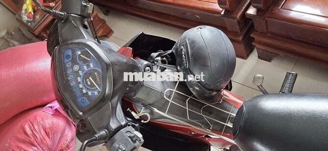 Xe máy Yamaha Sirius màu đỏ đen đời 2012