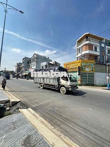 Kẹt ngân hàng bán nhà góc 2 mặt tiền kinh doanh gần Tân Đông Hiệp TPHC