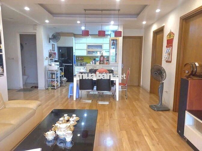 Bán gấp căn No7 Thành Thái. Dt 148m gồm 4pn, 3wc. Bán gấp căn No7 Thành Thái. Dt 148m gồm 4pn, 3wc.