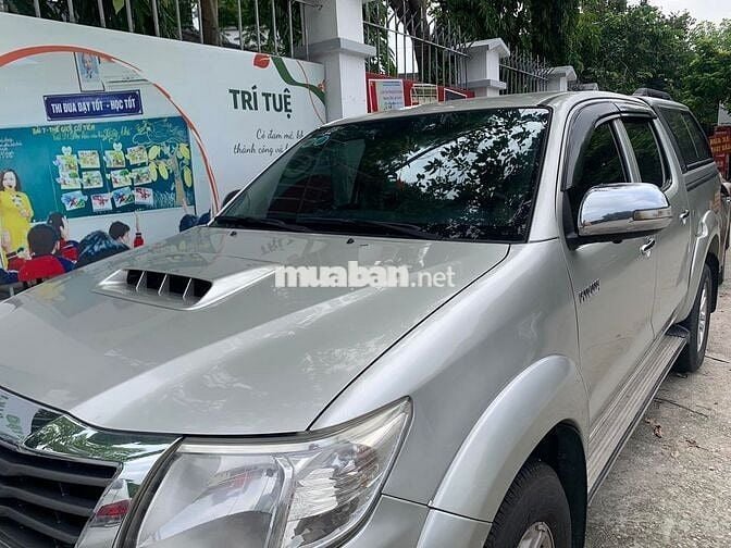 Toyota Hilux 2014 số sàn màu xám 1 cầu