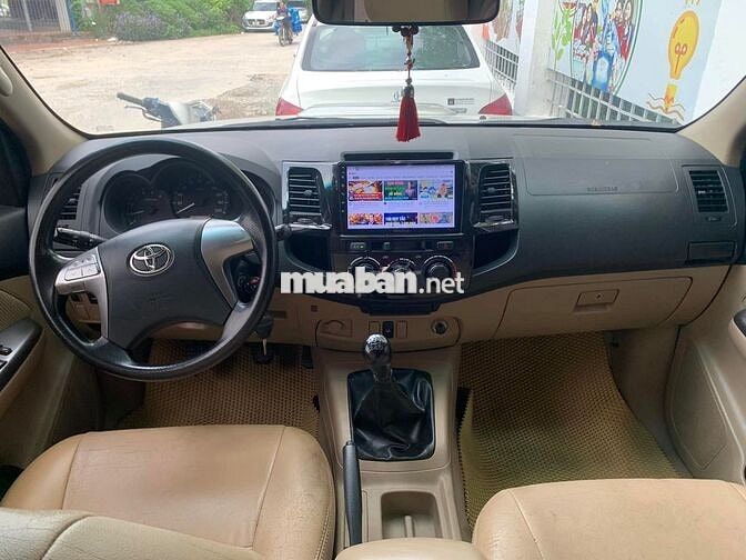 Toyota Hilux 2014 số sàn màu xám 1 cầu