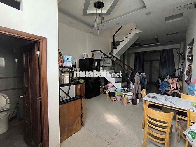 Nhà 2 Lầu Ngay Cao Đẳng Điện Lực Hẻm 7m Giá 8 Triệu