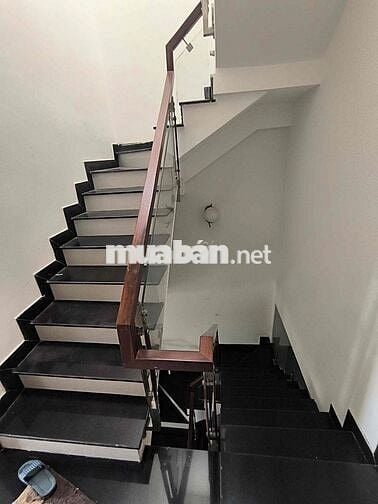Nhà 2 Lầu Ngay Cao Đẳng Điện Lực Hẻm 7m Giá 8 Triệu