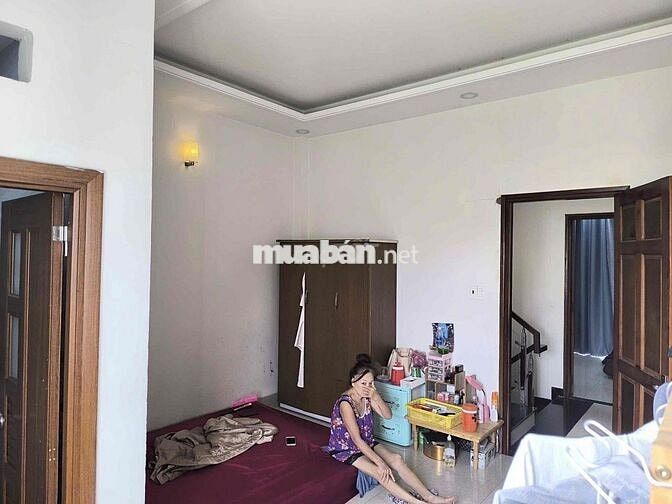 Nhà 2 Lầu Ngay Cao Đẳng Điện Lực Hẻm 7m Giá 8 Triệu