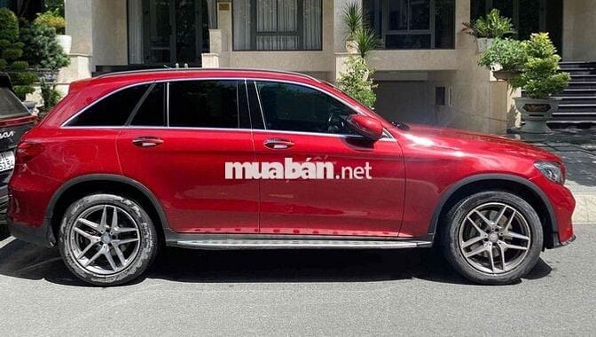 Cần bán xe ô tô 5 chỗ GLC300 đã qua sử dụng