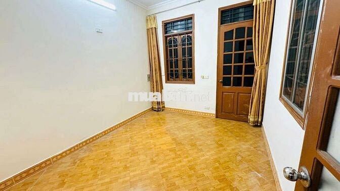 Lô góc Vũ Tông Phan. rất gần phố ngõ to rộng. 30m 3 tầng nhỉnh 3.x tỷ