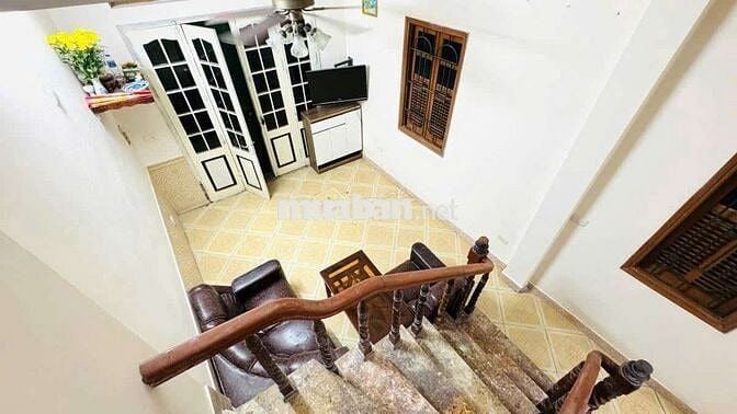 Lô góc Vũ Tông Phan. rất gần phố ngõ to rộng. 30m 3 tầng nhỉnh 3.x tỷ