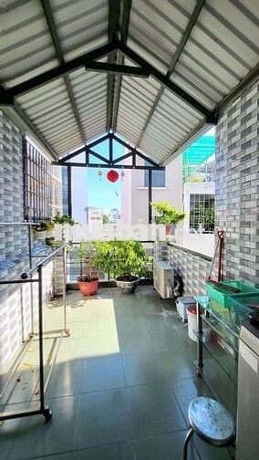 NHÀ 3 TẦNG VỊ TRÍ ĐẸP NỞ HẬU, SÁT HẺM XE HƠI - TÔN THẤT THUYẾT Q4