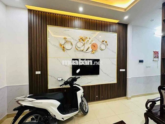 BÁN NHÀ NGUYỄN KHANG NGÕ NÔNG GẦN PHỐ, SÁT HỒ TẶNG NỘI THẤT Ở NGAY
