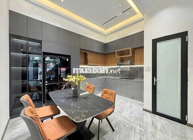 Cho thuê nhà MT 12A Tăng Bạt Hổ Phường 11, Q. Bình Thạnh.
