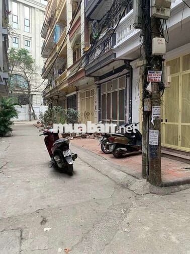 Lô góc Vũ Tông Phan. rất gần phố ngõ to rộng. 30m 3 tầng nhỉnh 3.x tỷ