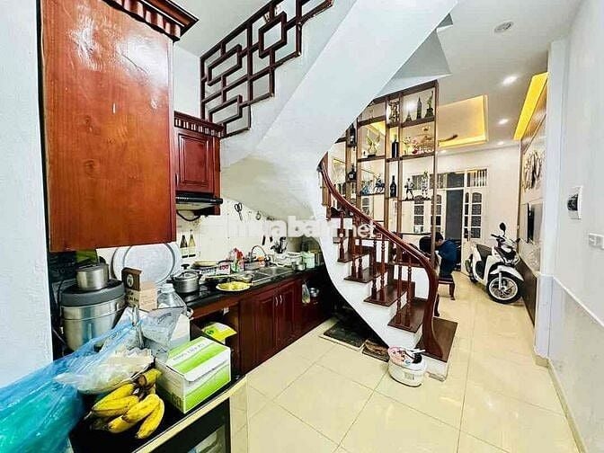 BÁN NHÀ NGUYỄN KHANG NGÕ NÔNG GẦN PHỐ, SÁT HỒ TẶNG NỘI THẤT Ở NGAY