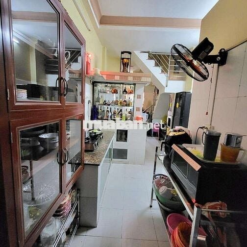 NHÀ 3 TẦNG VỊ TRÍ ĐẸP NỞ HẬU, SÁT HẺM XE HƠI - TÔN THẤT THUYẾT Q4