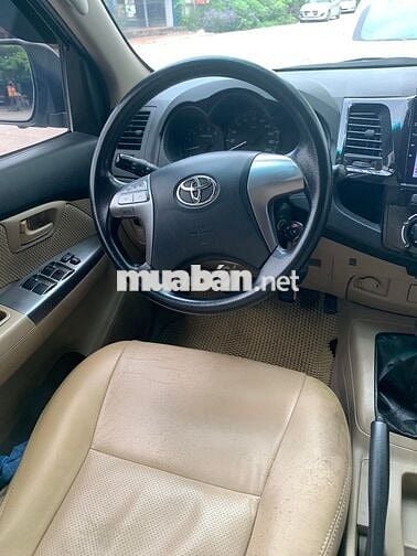 Toyota Hilux 2014 số sàn màu xám 1 cầu