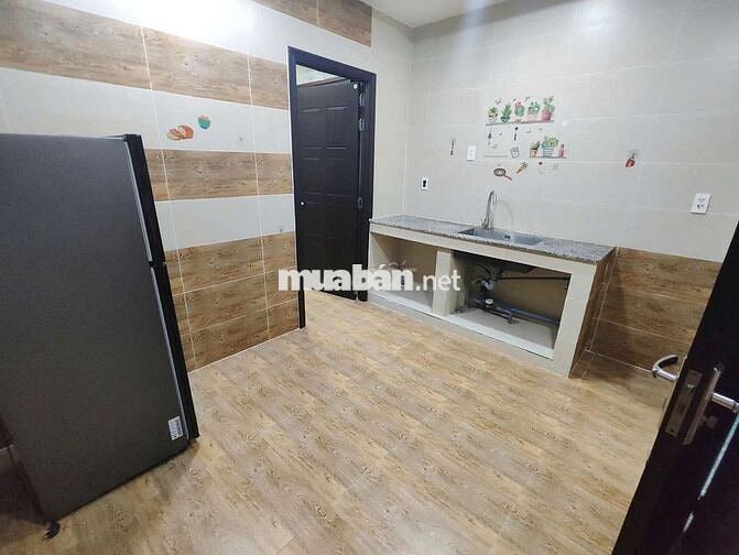 Căn hộ 2PN có bếp, máy lạnh, tủ lạnh, lầu 1