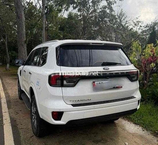 Ford Everest 2025 Titanium 2.0L 4x2 AT - 5000 km