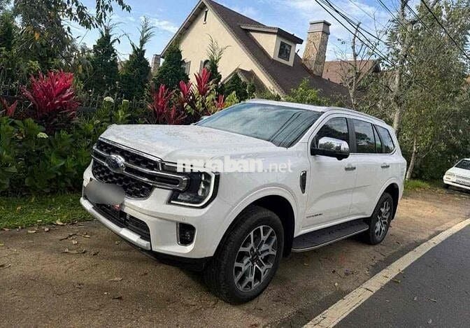 Ford Everest 2025 Titanium 2.0L 4x2 AT - 5000 km