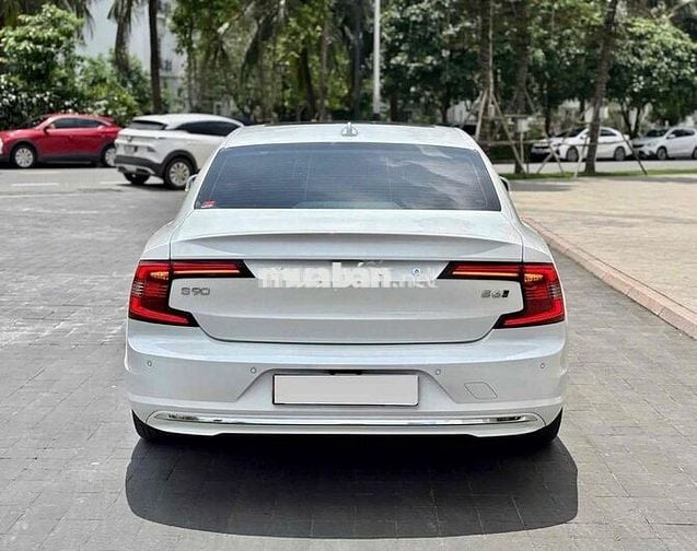 Volvo S90 LWB Ultimate B6 sx 2022 màu trắng đẹp