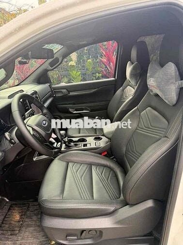 Ford Everest 2025 Titanium 2.0L 4x2 AT - 5000 km