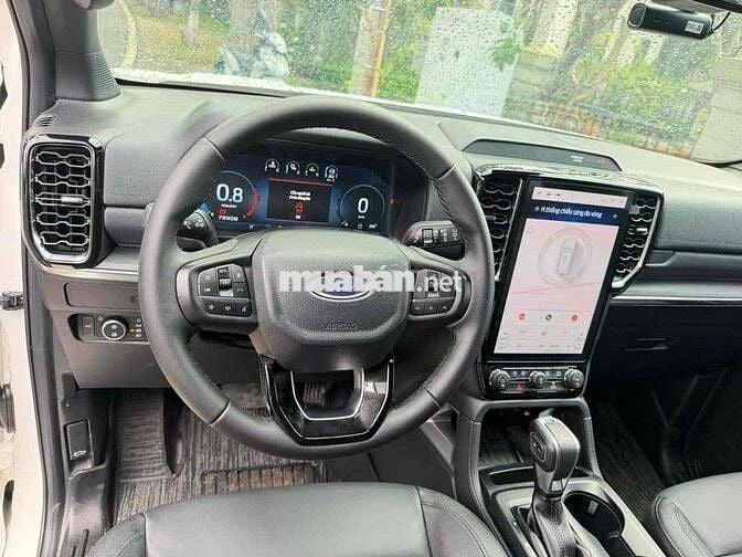 Ford Everest 2025 Titanium 2.0L 4x2 AT - 5000 km