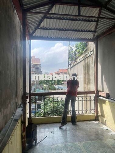 HƠN 10 TỶ, NHÀ LÝ NAM ĐẾ – 45M², 4 TẦNG – Ô TÔ ĐỖ CỬA