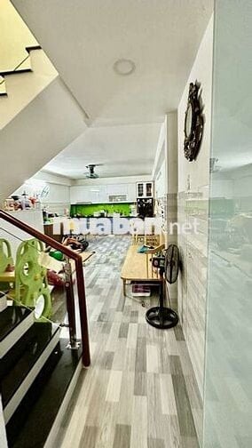 BÁN NHÀ MẶT TIỀN ĐƯỜNG LỚN QUẬN 12
