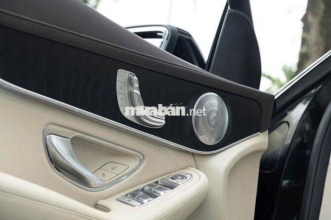LONG ANH AUTO về Mercedes GLC300 4Matic model 2018