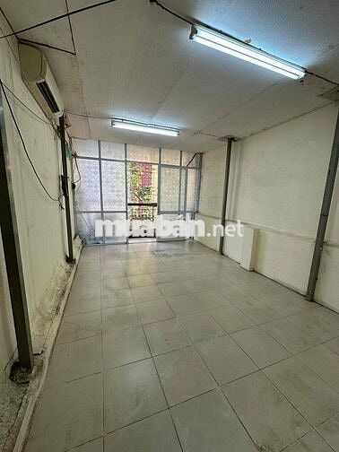 Cho thuê nhà 3 tầng tiện kinh doanh đường 800A, Q.Cầu Giấy