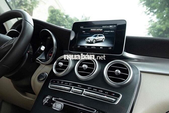 LONG ANH AUTO về Mercedes GLC300 4Matic model 2018