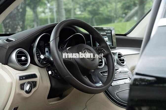 LONG ANH AUTO về Mercedes GLC300 4Matic model 2018