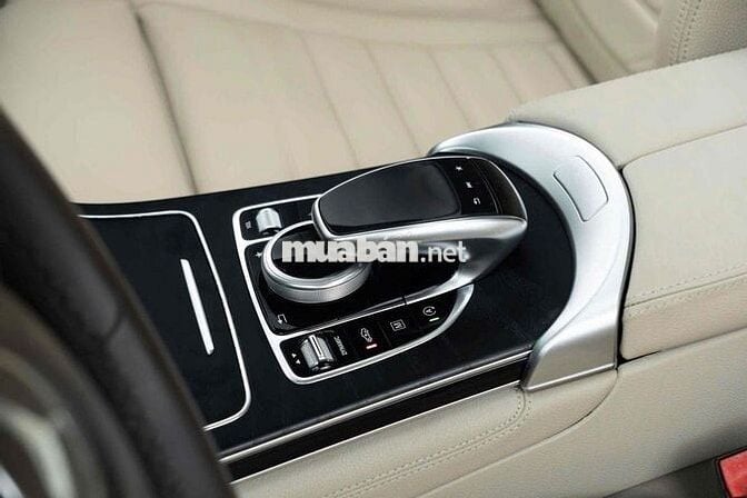 LONG ANH AUTO về Mercedes GLC300 4Matic model 2018