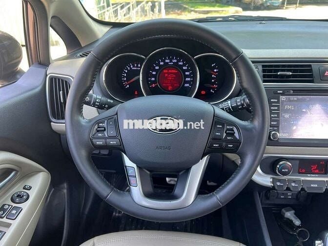 KIA RIO 2015 1.4 AT Hatchback - 46000 km